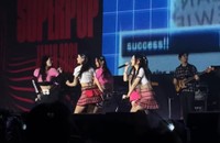 人気曲「Hype Boy」ではノリノリに…！（動画から切り抜き）