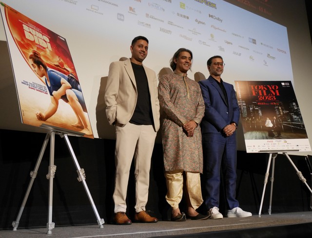 「相撲ディーディー」プレミア上映に登壇した（右から）ジャヤント・ローハトギー監督、プロデューサーのアルナヴァ・セーングプタ氏、脚本のニキル・サチャン氏＝都内