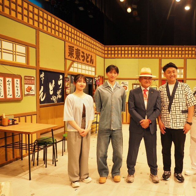 （左から） 古川奈穂騎手、坂井瑠星騎手、矢作芳人調教師、ビタミンS・お兄ちゃん、もじゃ吉田