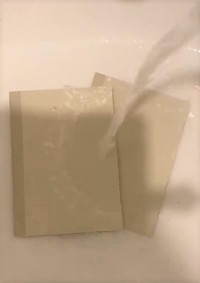 たっぷりのお水をかけたノートも…？！（大栗紙工株式会社@OGUNO_notebook）