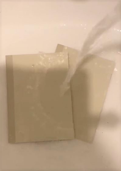 たっぷりのお水をかけたノートも…？！（大栗紙工株式会社@OGUNO_notebook）