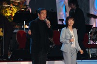2005年、渡辺プロ創立50周年パーティーで歌うトワ・エ・モア＝東京プリンスホテル