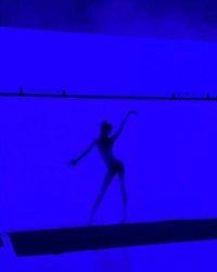 BLACKPINK リサがフランスの老舗キャバレー「クレイジー・ホース」で、ヘッドライナーとしてステージに立つ（出典：リサ Instagram）