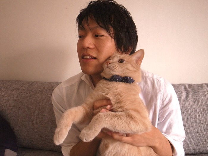 「パパ、ちょっと抱き方が・・・ングググ」