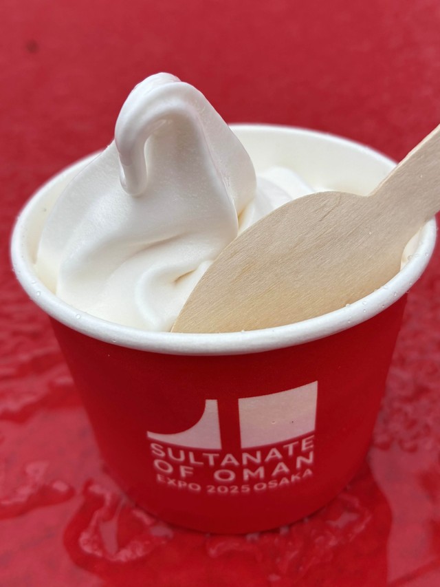 オマーン：ローズソフトクリーム現800円。