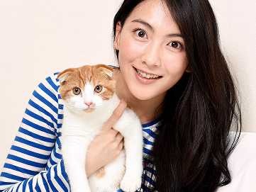 女優・知英さん　猫でどんな疲れも吹き飛んじゃう