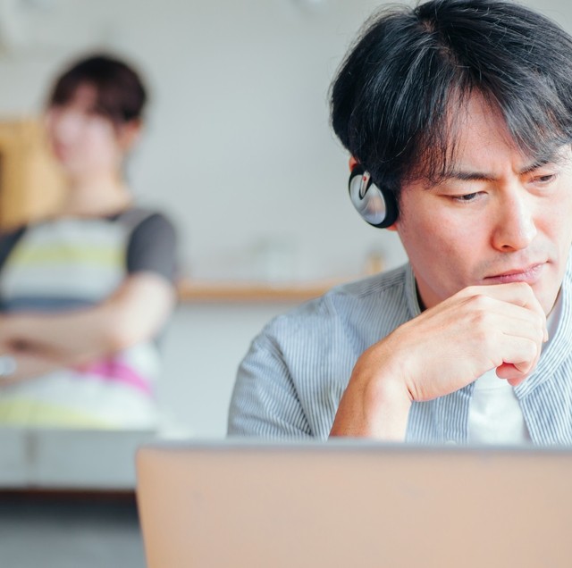 ビジネス交流会にハマりすぎて遂に妻が激怒…　※画像はイメージです（FineGraphics/photoAC）