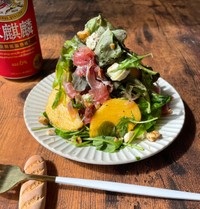 「柿と生ハムとチーズのサラダ」（画像提供：annkoさん）