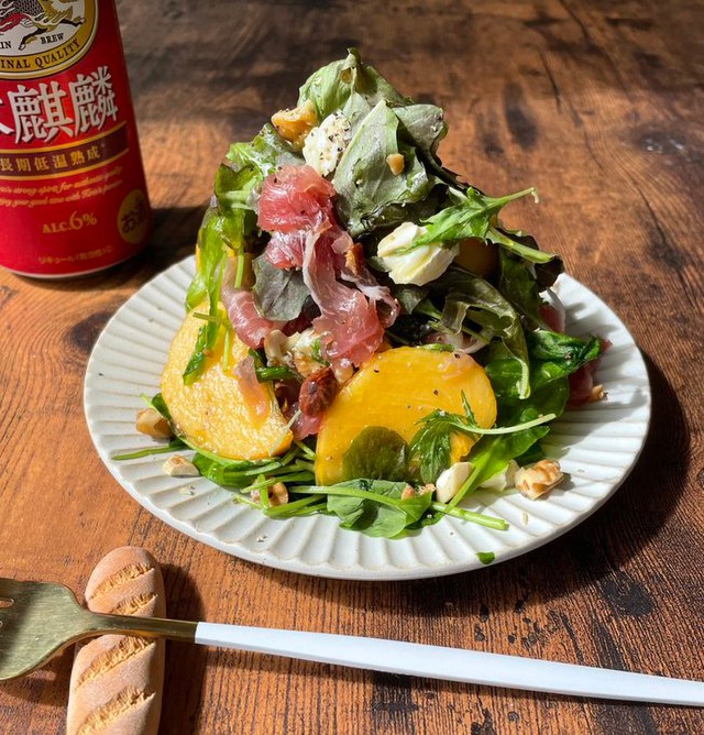 「柿と生ハムとチーズのサラダ」（画像提供：annkoさん）