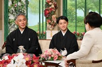 「息子は妻に似ている」と話す市川團十郎さんと、長男の市川新之助さん