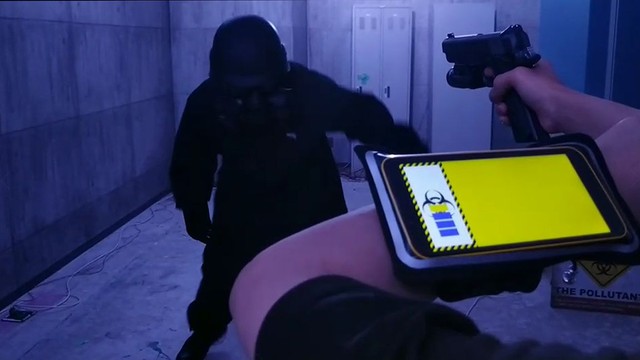 ゾンビを打ち倒しながらミッションを遂行