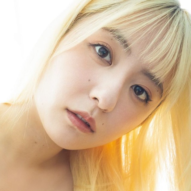 麻倉瑞季（撮影／田中智久　ヘアメイク／海瀬志津奈(JULLY)　スタイリング／沼田実咲 (ミタケイショウ)）
