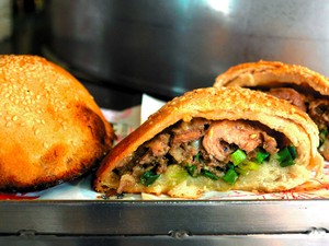 台北で食す伝統の「胡椒餅」　二つの食感を楽しむ