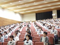 試写会、交流会に参加した生徒