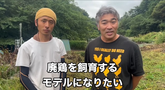 廃鶏を飼うモデルになりたいと話す藤田さん ／藤田さん（@-ChickensChannel）提供