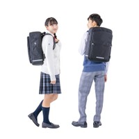 生徒の体への負担減に向け、通学カバンの軽量化を図った新商品「ＲＡＫＵＳＡＣＫ ＧＲＯＷ」