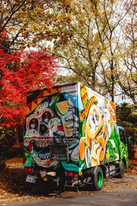 ストリートアート風味満載！このフードトラックはいったい？