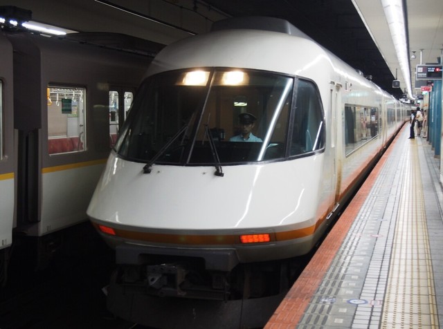 近鉄特急「アーバンライナー」