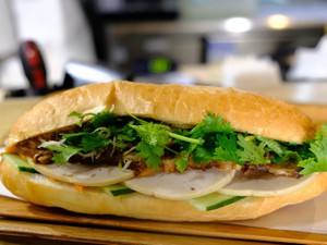 ベトナムの定番「バインミー」日本でチェーン興した兄弟、窮地救った恩師のひとこと