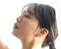 奥津マリリ（撮影／武田敏将　ヘアメイク／mahiro（エムズアップ）　スタイリング／毛塚由恵）