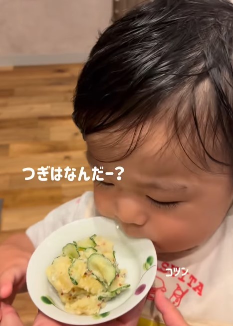 勢いあまってお皿にコツン（提供：＠mii_5hanさん）
