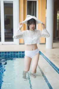 Liyuu 2nd写真集 ヒトミ 掲載カット【撮影／藤本和典】