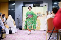 東京都内で開いた支援イベントでのファッションショーの様子=2025年5月、東京都渋谷区、小山幸佑撮影