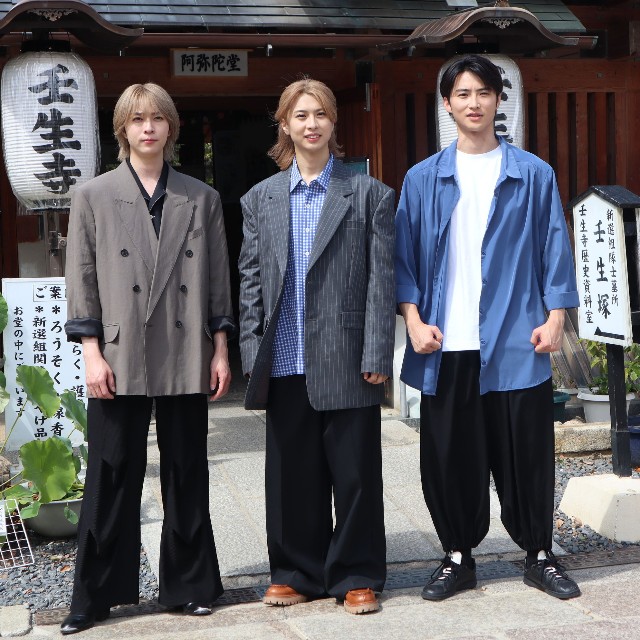 「星影の人」の会見を行った笹森裕貴、岡宮来夢、岐州匠（左から）＝京都・壬生寺