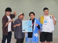 フィッシャーズの（左から）マサイ、ザカオ、シルクロード、ンダホ