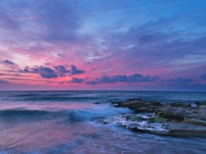 友人が急に彼氏を連れて私の家に来た。心の広い私は「仕方ない」と受け入れたけど