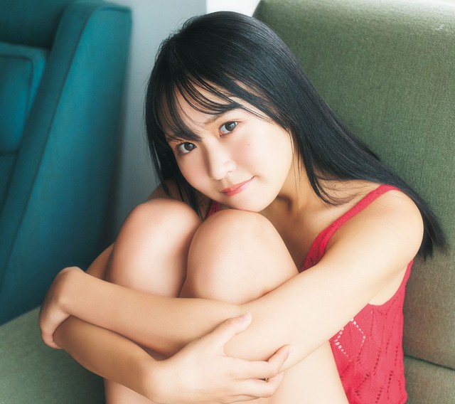 本多もか「旬撮GIRL Vol.30」(扶桑社)より＝撮影：高橋慶佑 ヘアメイク：KEIKO（renewal） スタイリング：毛塚由恵