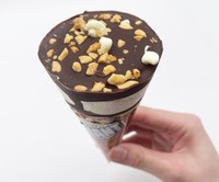 チョコレート、ナッツ、バニラアイス、コーンそれぞれがパキッとしている印象です