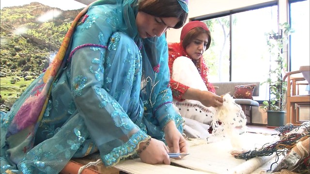 南ペルシャの遊牧民と児童が交流　じゅうたんの織り方学ぶ　香川・観音寺市
