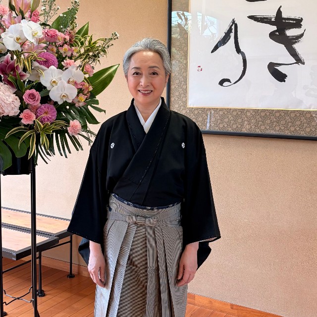 近藤サトさん「男袴の美しさ、着心地を女性にも味わってもらいたいです」（本人の公式Xから）