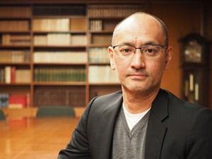 吉田修一さん「湖の女たち」インタビュー　生産性とは、「優生思想」に向き合った　