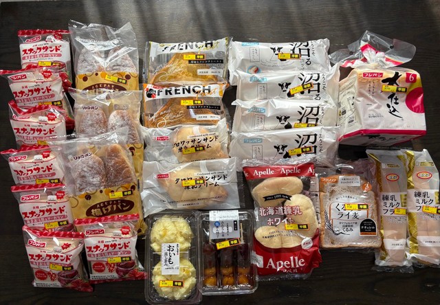 牛乳を買いに行ったはずが…半額パンを大量購入！／myu_753さん（@myu_753）提供