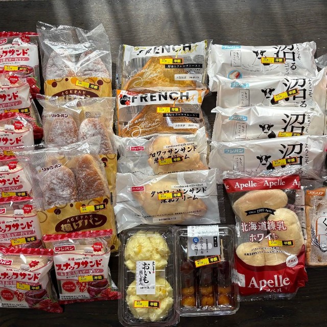 牛乳を買いに行ったはずが…半額パンを大量購入！／myu_753さん（@myu_753）提供