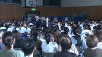 新しい義務教育学校の制服を学生服メーカーがプレゼン　生徒と保護者による投票で決定へ　岡山