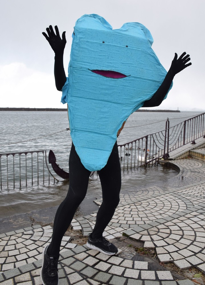 琵琶湖さん様 京都の奴は滋賀をなめとる」 強烈”滋賀あるある”ソングが話題、非公認