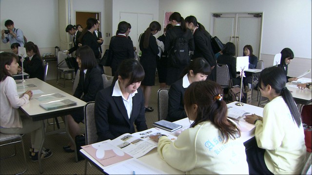 私立と公立が合同で幼稚園の魅力を伝える初の就職説明会　岡山市