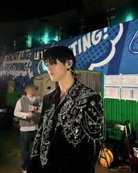 1stソロファンコンサート「2024 Just One 10 Minute [Mystery Elevator]」バックステージのチャウヌ（出典：チャウヌInstagram）