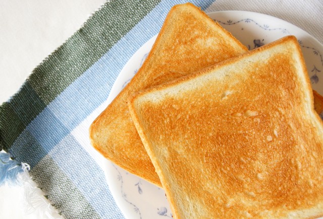 いつものトーストが劇的に変化！？※画像はイメージです（september55/stock.adobe.com）