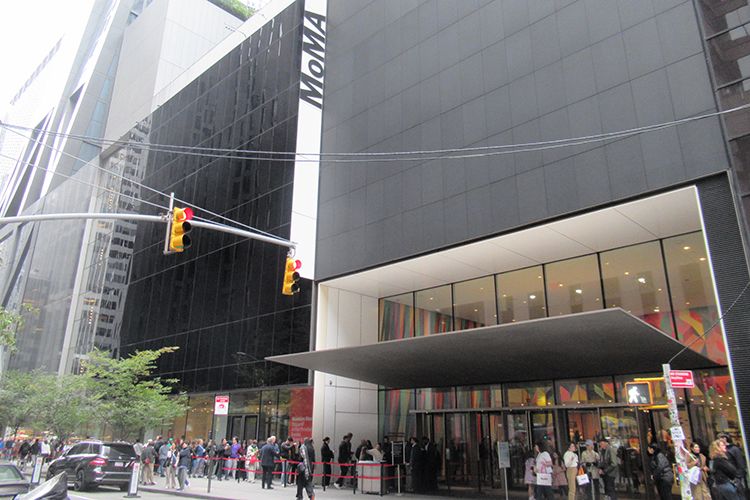 日本の建築家谷口吉生氏が増改築を手がけたニューヨーク近代美術館（MoMA）=2025年10月、ニューヨーク、福田宏樹撮影