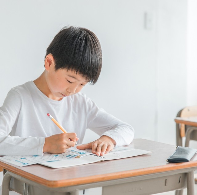 塾利用なしで中学受験って合格できるの？　※画像はイメージです（FineGraphics/photoAC）