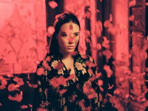 誰もが認める美人の先輩。SNSの写真は不自然なほど加工されていた