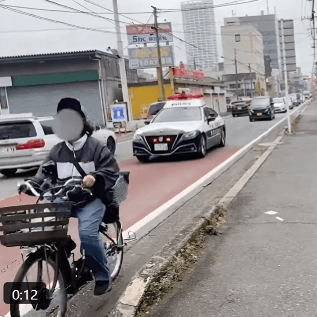 自転車を追い越すことができないため発生した渋滞