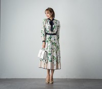 神戸のブランド「ビアッジョブルー」のカメリアプリントワンピース（ジャヴァコーポレーション提供）