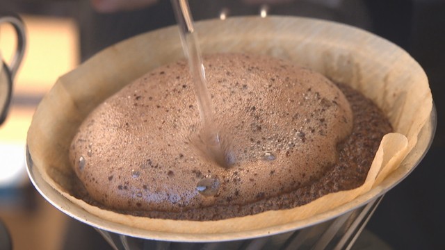 岡山城に漂う豊かな香り　焙煎所のコーヒーを味わう　岡山