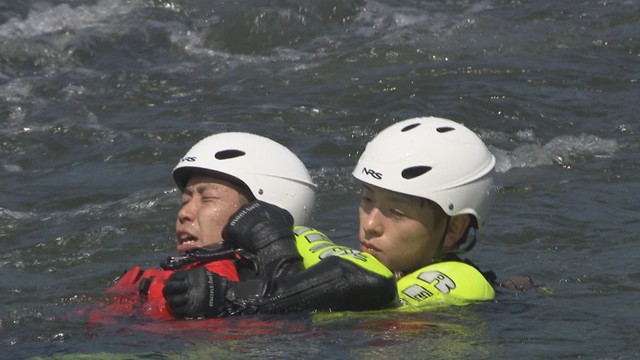 2人死亡の水難事故受け…岡山市消防局が救助訓練を公開　もし溺れたら？専門家「とにかく背浮き」