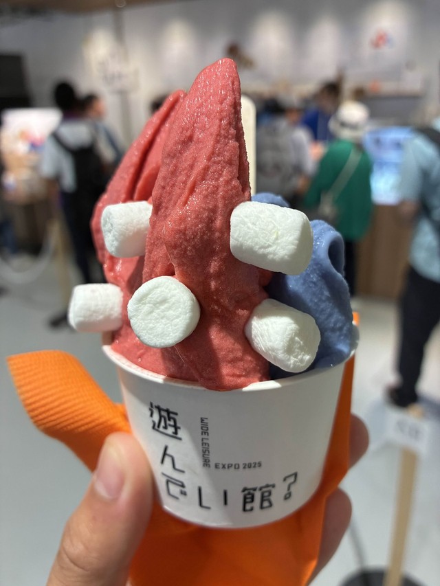【万博で食べられる！映えアイス4選】No.2 Qspecial（遊んでい館？／現1000円）。